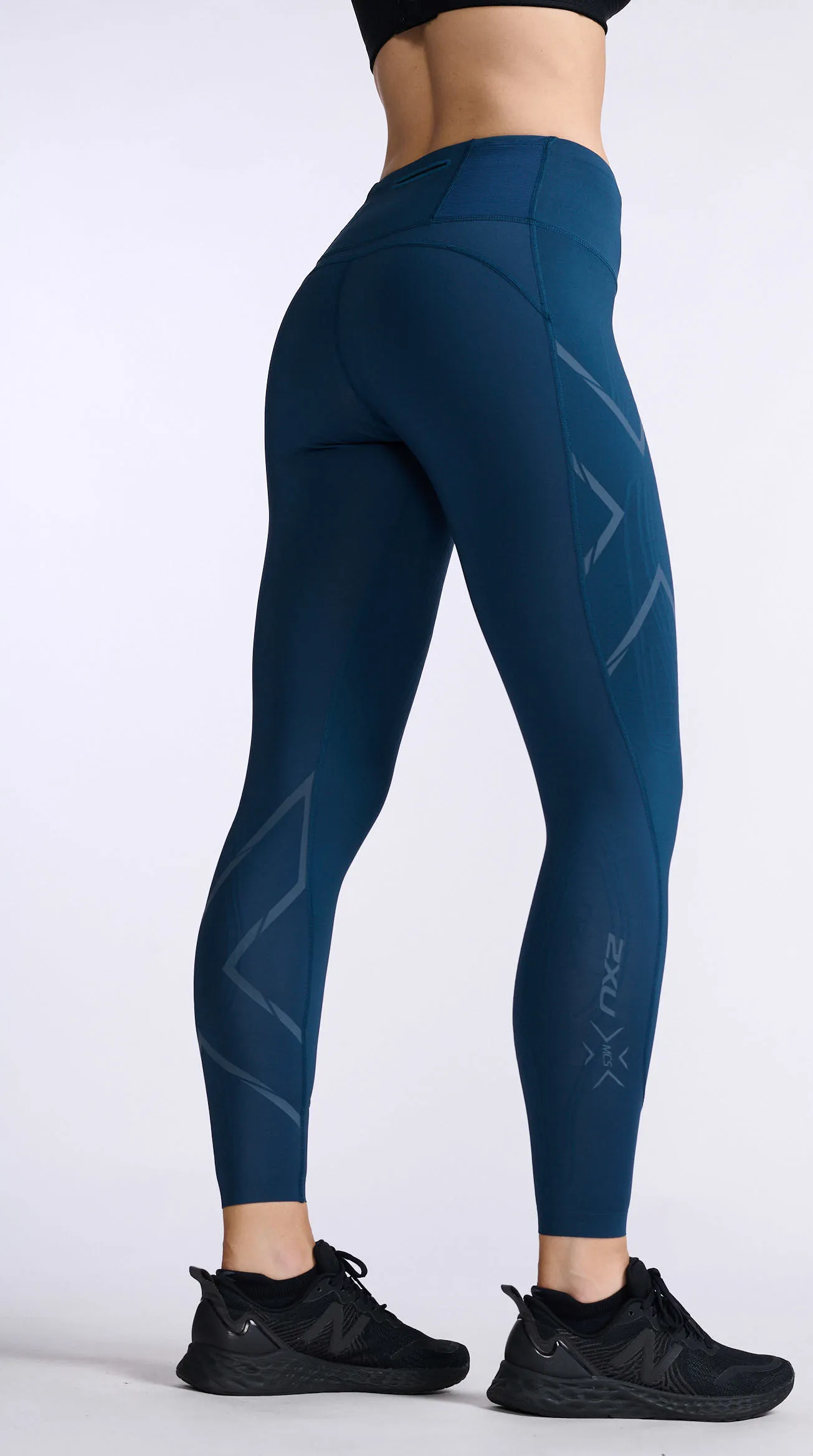 2XU Women&#x27;s Light Speed Mid-Rise Compression Tights Moonlight/Moonlight Reflective | Buy 2XU Women&#x27;s Light Speed Mid-Rise Compression Tights Moonlight/Moonlight Reflective here | Outnorth