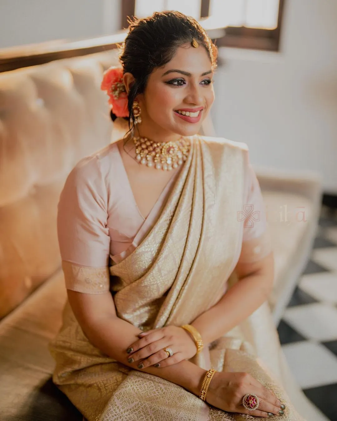 Divine Beige Soft Silk Saree With Ideal Blouse Piece