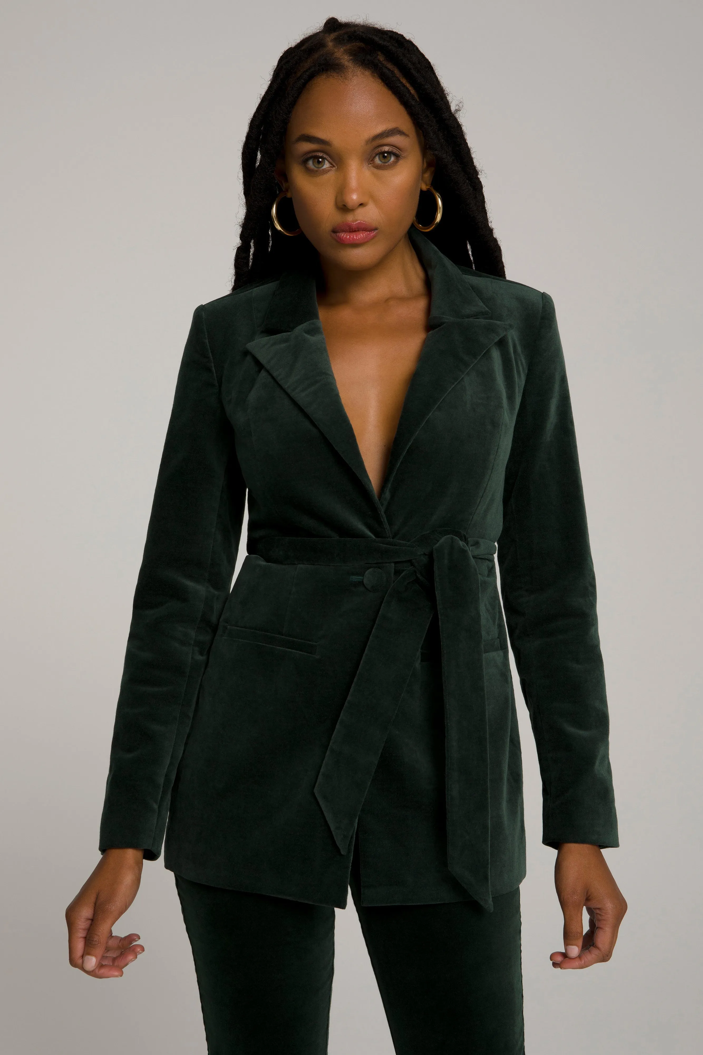 FIT & FLATTER BLAZER | EMERALD001