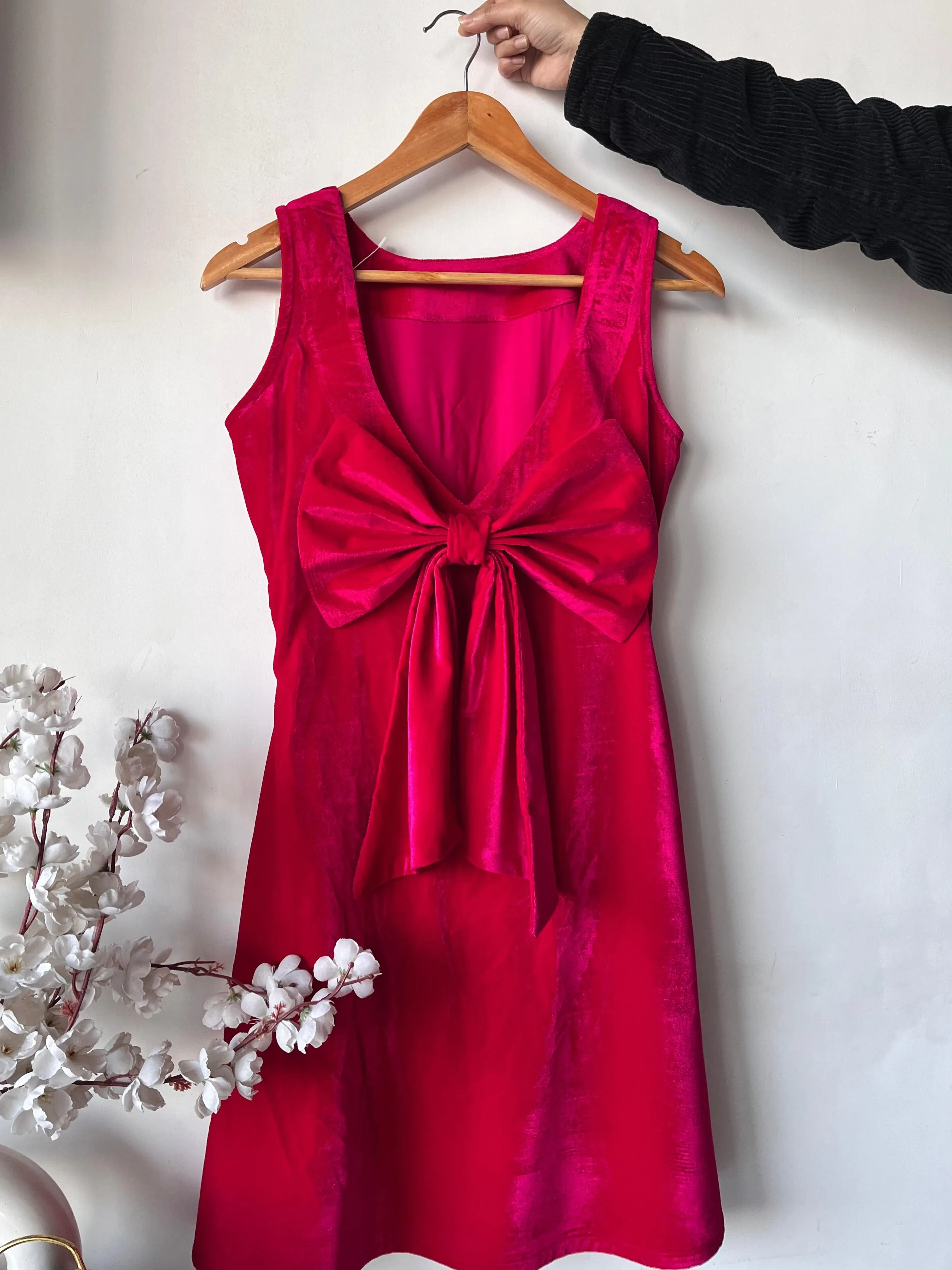 MONOMEE EVERLY BACK BOW TIE MINI VELVET DRESS