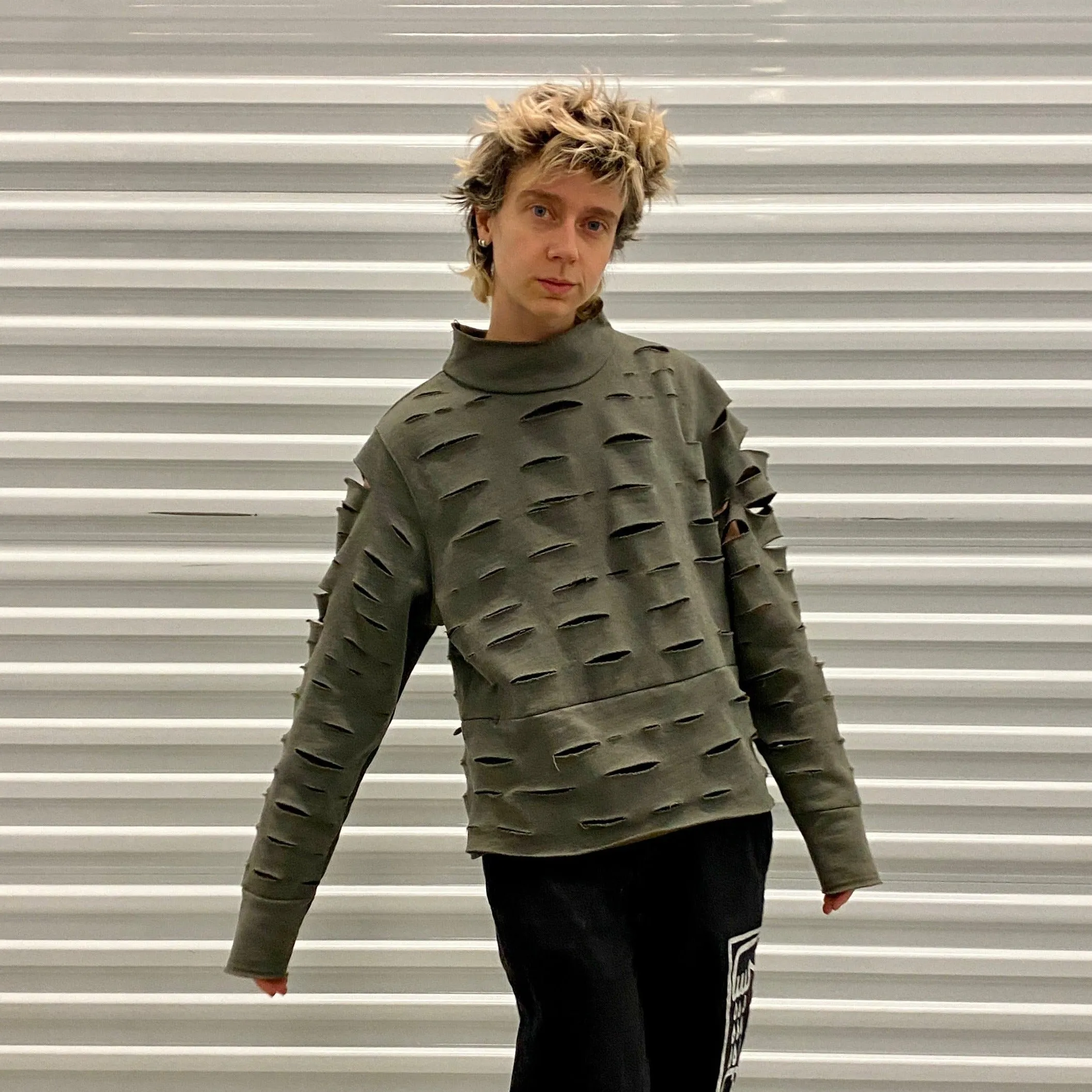 SLICED cropped mockneck sweatshirt